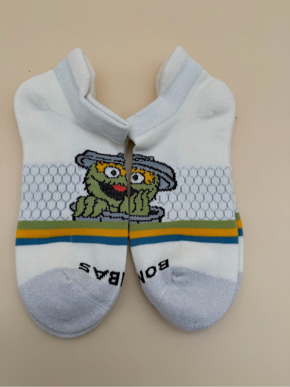 Bombas Oscar the grouch socks size MEDIUM 2 pairs new without tags
